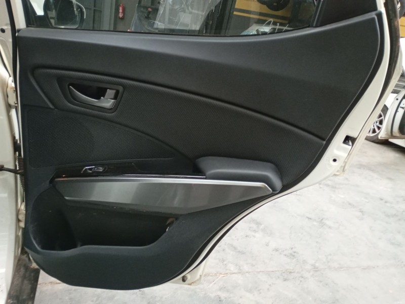 Recambio de guarnecido puerta trasera derecha para ssangyong tivoli 1.2 referencia OEM IAM   