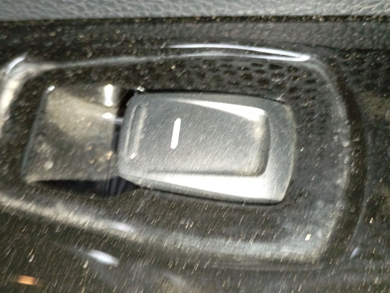 Recambio de mando elevalunas trasero derecho para ssangyong tivoli 1.2 referencia OEM IAM   