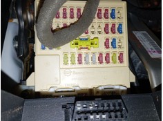 CAJA RELES / FUSIBLES 