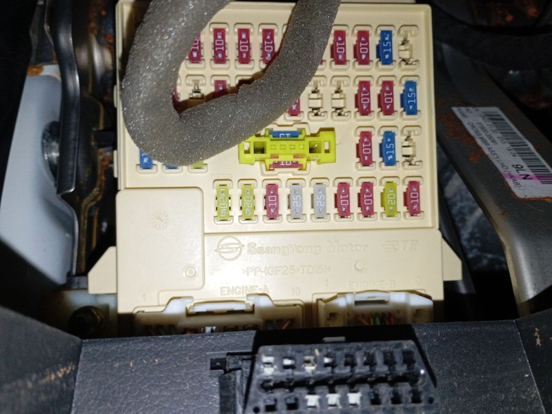 Recambio de caja reles / fusibles para ssangyong tivoli 1.2 referencia OEM IAM   