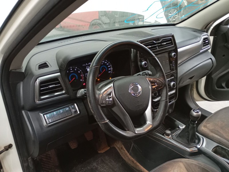 Recambio de salpicadero para ssangyong tivoli 1.2 referencia OEM IAM   