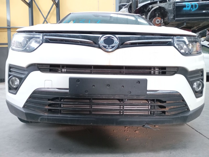 Recambio de paragolpes delantero para ssangyong tivoli 1.2 referencia OEM IAM   
