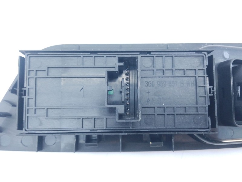 Recambio de mando elevalunas delantero izquierdo para skoda octavia iv nx3 vrs 2.0 tsi referencia OEM IAM   