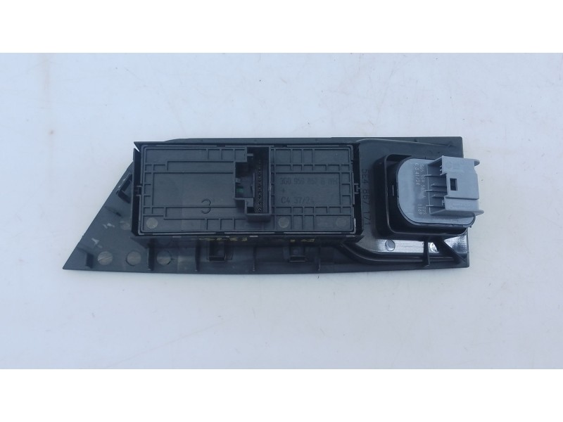 Recambio de mando elevalunas delantero izquierdo para skoda octavia nx3 referencia OEM IAM   