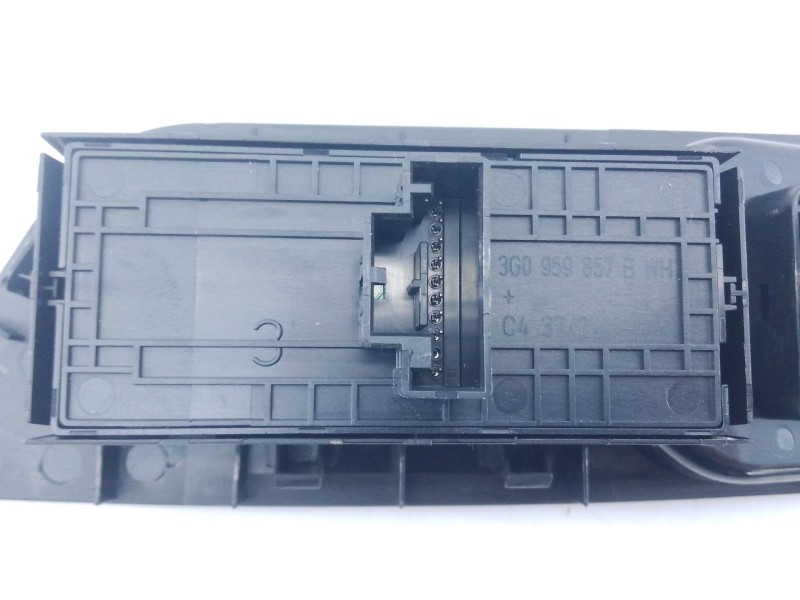 Recambio de mando elevalunas delantero izquierdo para skoda octavia nx3 referencia OEM IAM   