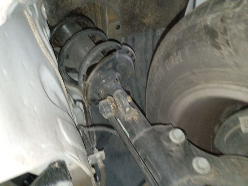 Recambio de amortiguador delantero derecho para ssangyong tivoli 1.2 referencia OEM IAM   