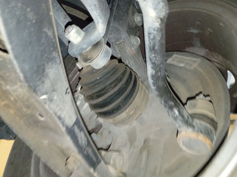 Recambio de mangueta delantera derecha para ssangyong tivoli 1.2 referencia OEM IAM   