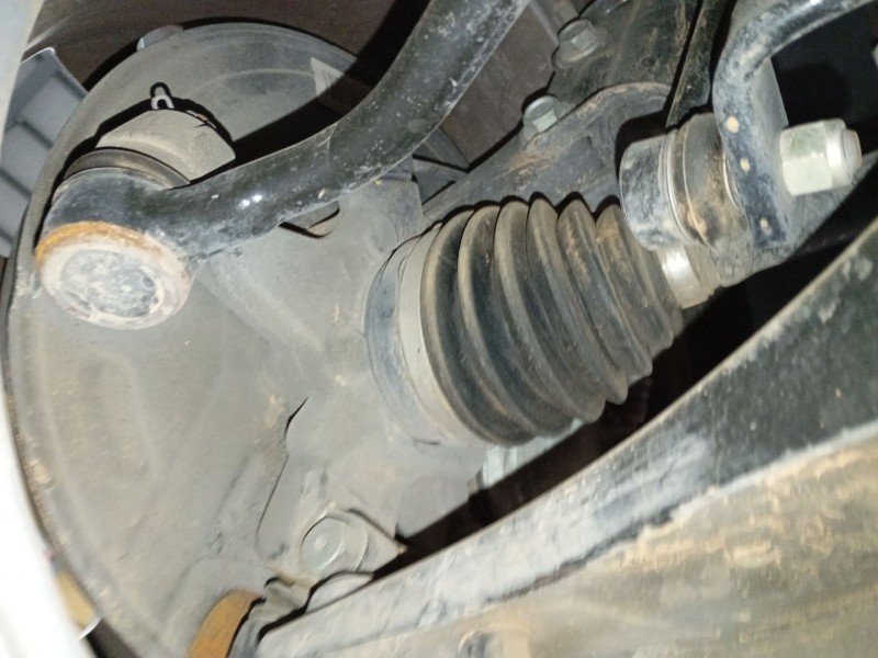 Recambio de mangueta delantera izquierda para ssangyong tivoli 1.2 referencia OEM IAM   