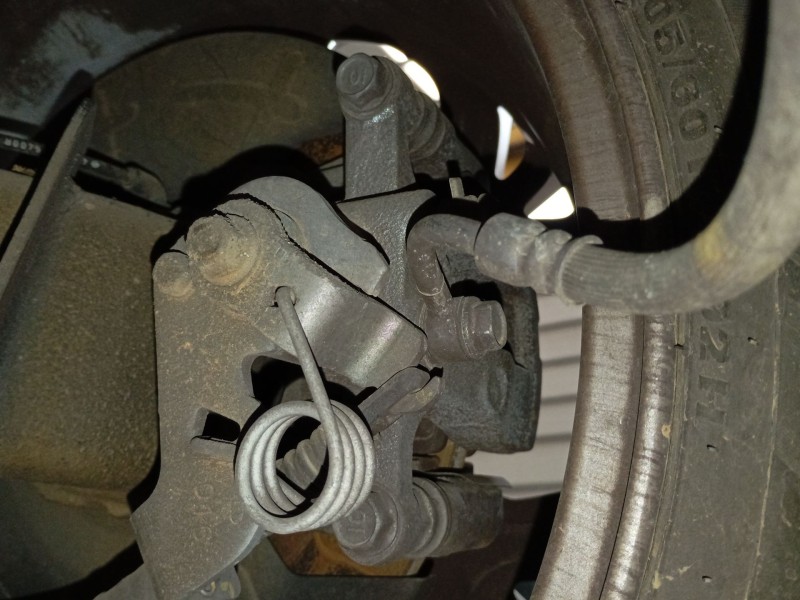 Recambio de pinza freno trasera derecha para ssangyong tivoli 1.2 referencia OEM IAM   