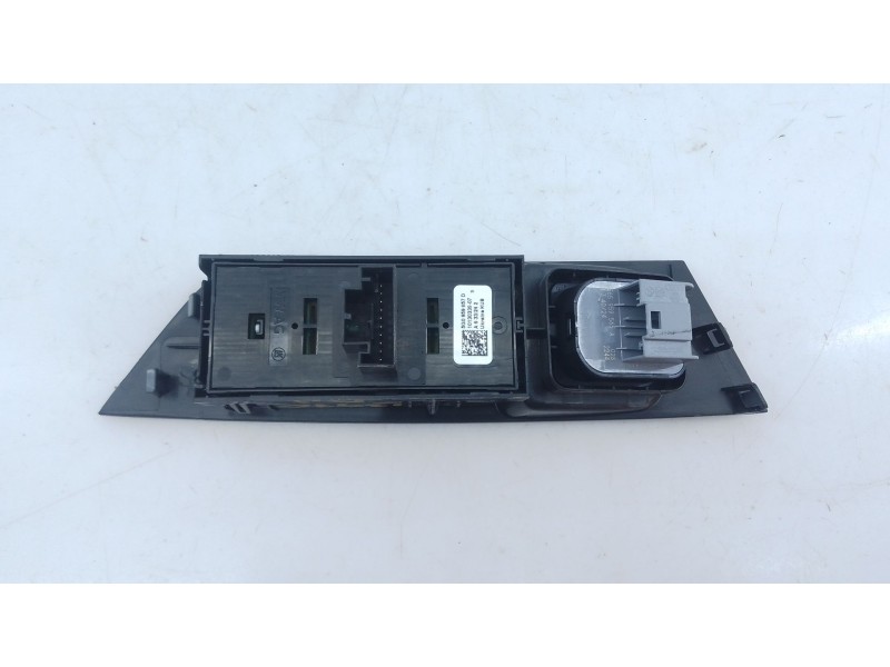 Recambio de mando elevalunas delantero izquierdo para skoda karoq 2.0 tdi nu7 referencia OEM IAM   