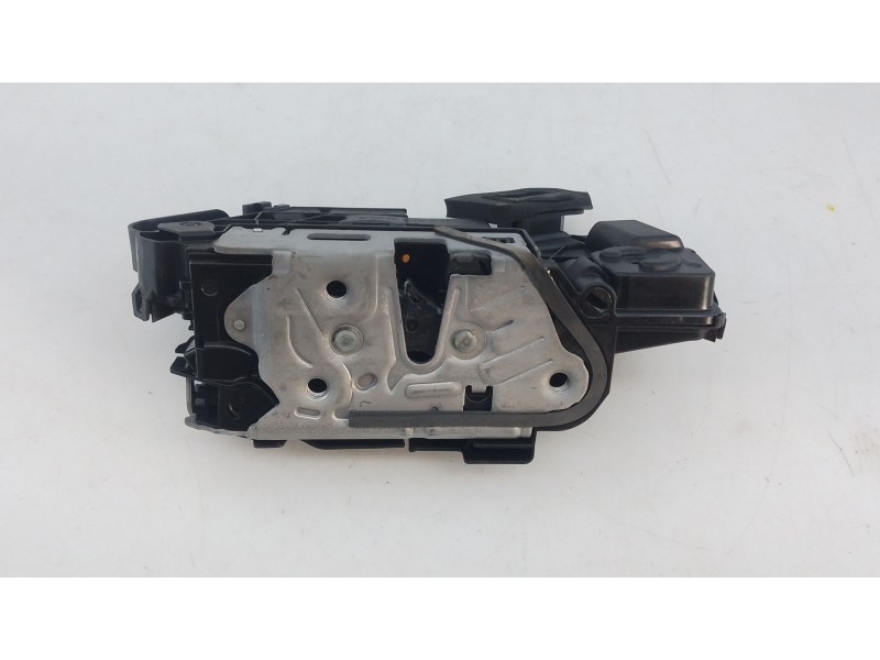 Recambio de cerradura puerta trasera derecha para skoda octavia iv combi nx5 1.5 tsi referencia OEM IAM   