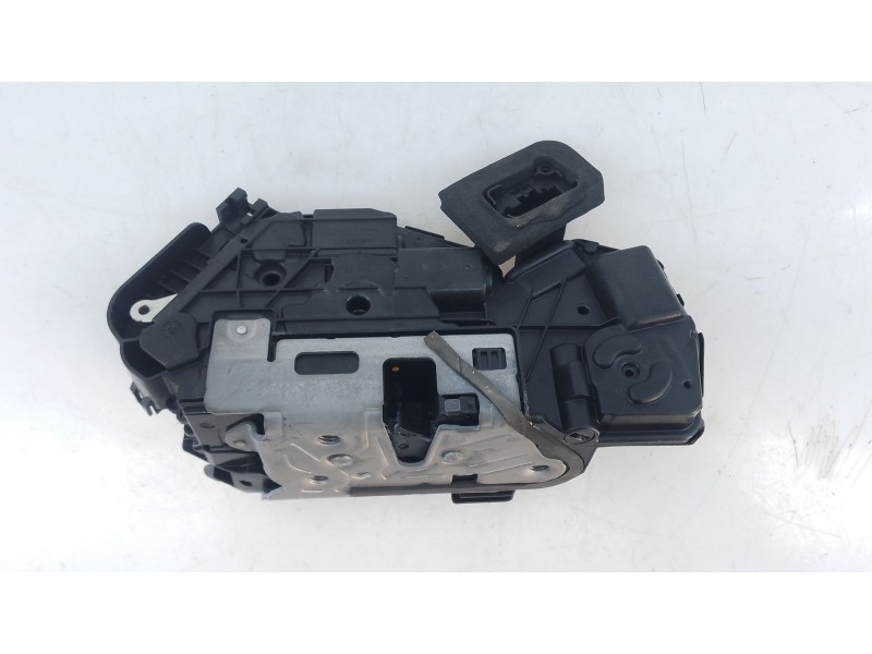 Recambio de cerradura puerta trasera derecha para skoda octavia iv combi nx5 1.5 tsi referencia OEM IAM   