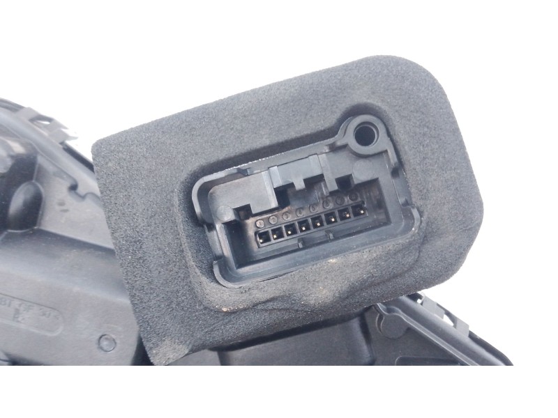 Recambio de cerradura puerta trasera derecha para skoda octavia iv combi nx5 1.5 tsi referencia OEM IAM   
