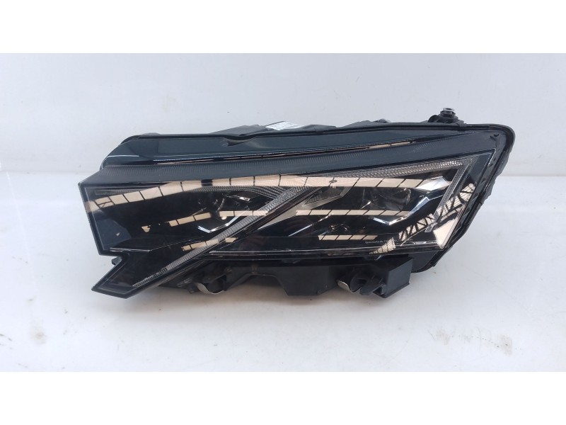 Recambio de faro izquierdo xenon para skoda octavia iv nx3 vrs 2.0 tsi referencia OEM IAM 5E4941035  