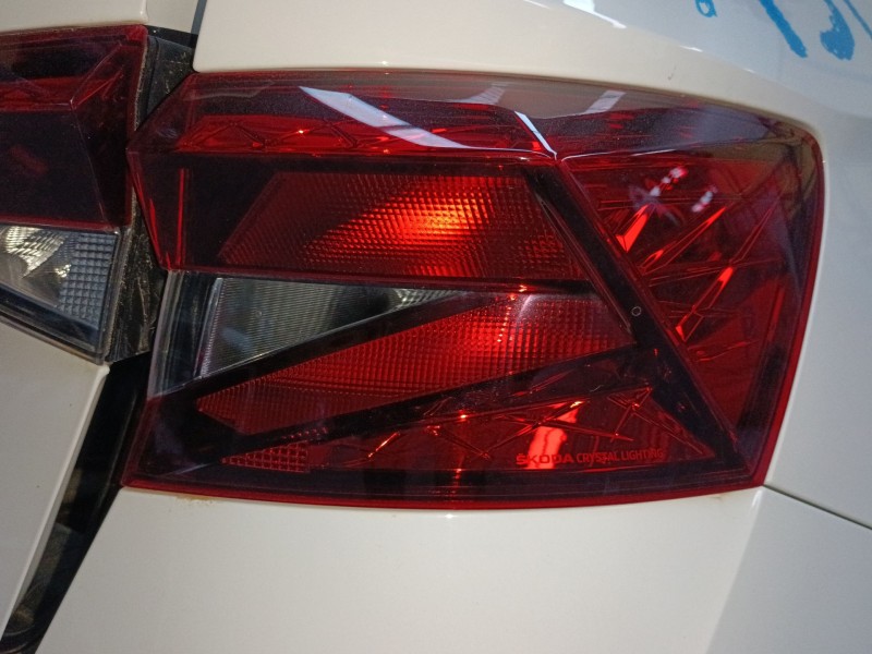 Recambio de piloto trasero derecho para skoda fabia iv (pj3) 1.0 tsi referencia OEM IAM   