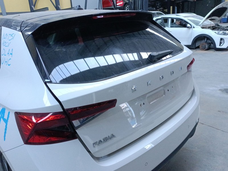 Recambio de porton trasero para skoda fabia iv (pj3) 1.0 tsi referencia OEM IAM   