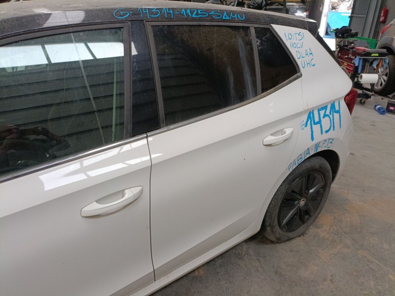 Recambio de puerta trasera izquierda para skoda fabia iv (pj3) 1.0 tsi referencia OEM IAM   