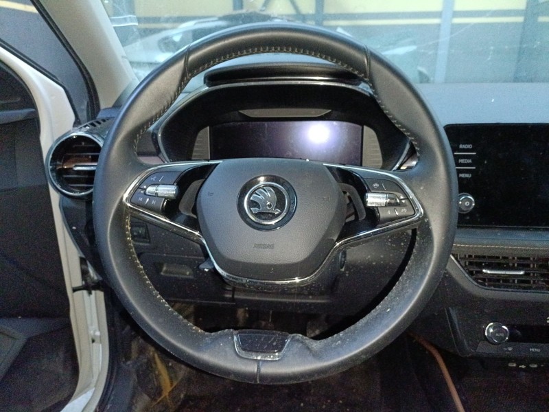 Recambio de volante para skoda fabia iv (pj3) 1.0 tsi referencia OEM IAM   