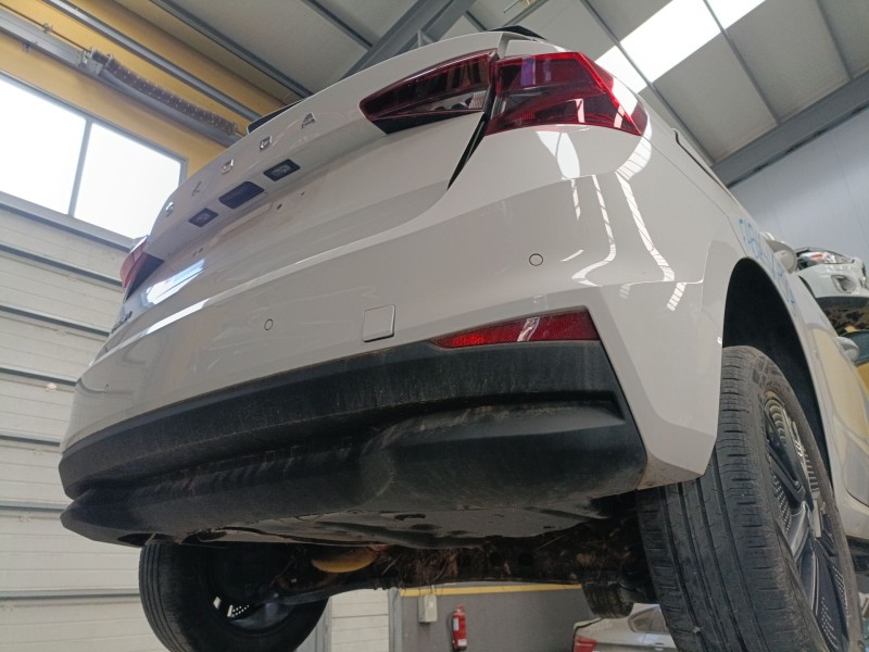 Recambio de paragolpes trasero para skoda fabia iv (pj3) 1.0 tsi referencia OEM IAM   