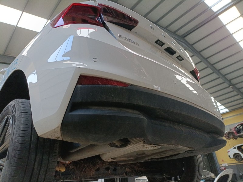 Recambio de paragolpes trasero para skoda fabia iv (pj3) 1.0 tsi referencia OEM IAM   