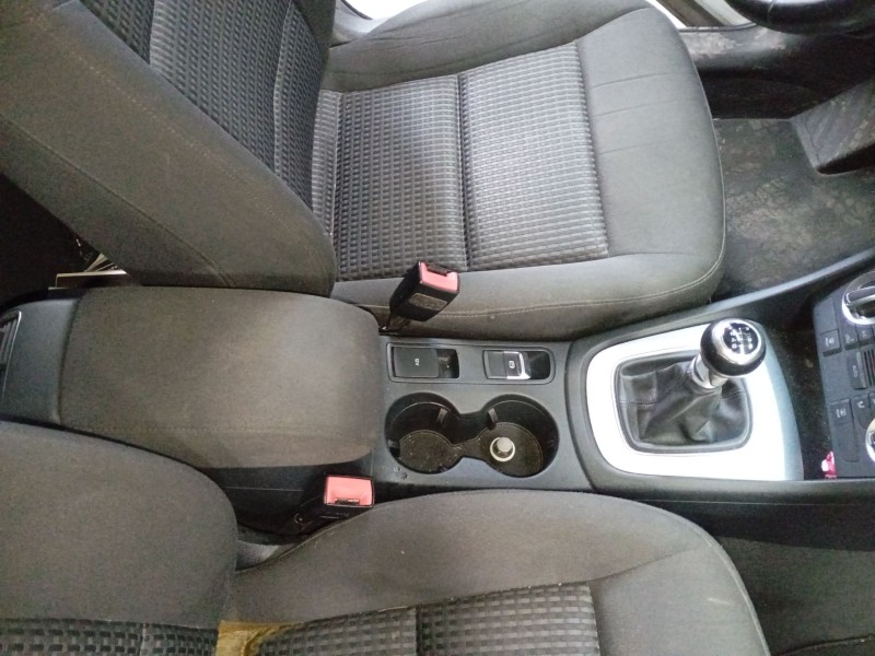 Recambio de consola central para audi q3 (8ub, 8ug) 2.0 tdi referencia OEM IAM   