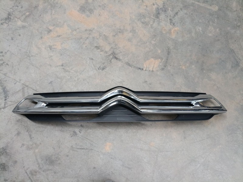 Recambio de rejilla delantera para citroën c4 aircross 1.6 hdi 115 referencia OEM IAM   