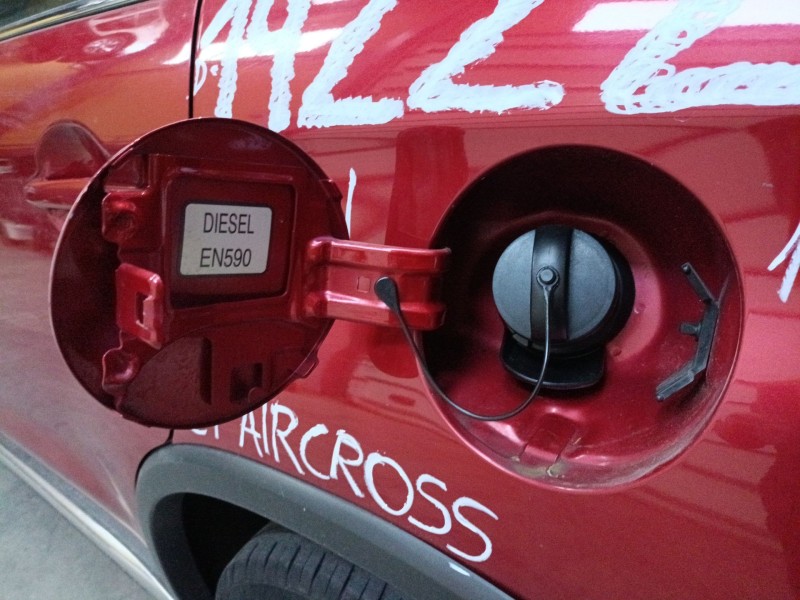 Recambio de tapa exterior combustible para citroën c4 aircross 1.6 hdi 115 referencia OEM IAM   