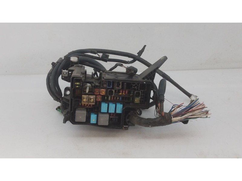 Recambio de caja reles / fusibles para toyota rav 4 advance referencia OEM IAM   