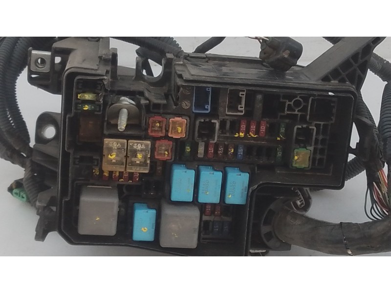 Recambio de caja reles / fusibles para toyota rav 4 advance referencia OEM IAM   