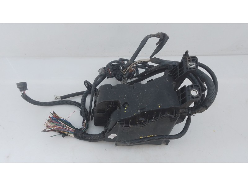 Recambio de caja reles / fusibles para toyota rav 4 advance referencia OEM IAM   