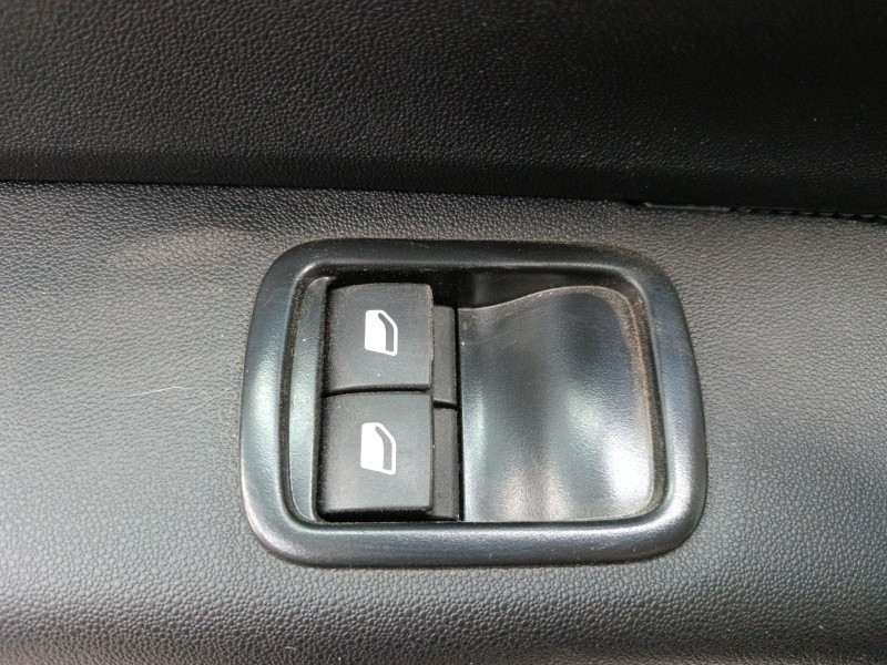 Recambio de mando elevalunas delantero izquierdo para citroën c3 iii (sx) 1.5 bluehdi 100 (sxyhyp, sxyhtu) referencia OEM IAM   