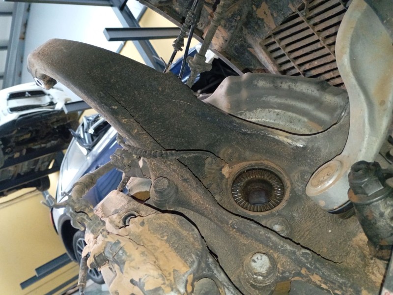 Recambio de mangueta delantera izquierda para bmw 5 touring (f11) 530 d xdrive referencia OEM IAM   