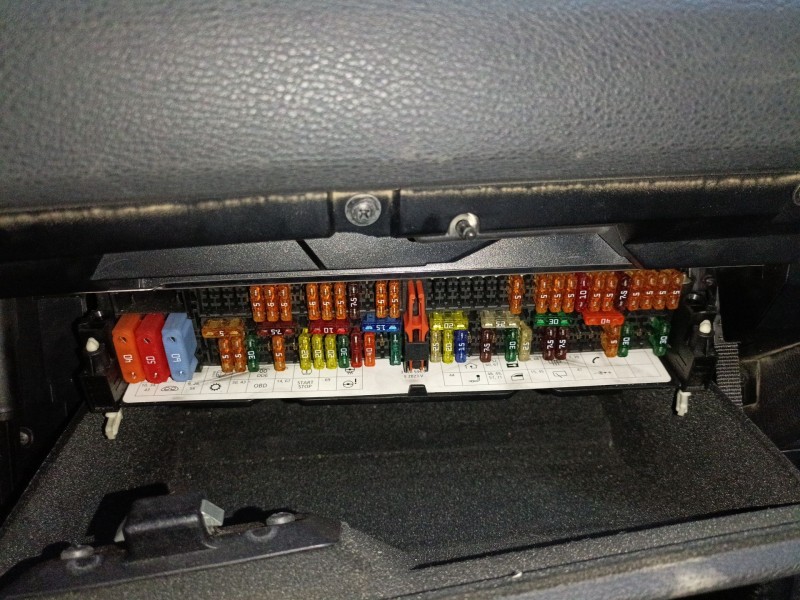 Recambio de caja reles / fusibles para bmw x3 (e83) 3.0 d referencia OEM IAM   