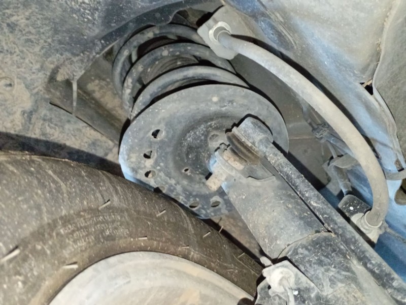 Recambio de amortiguador delantero izquierdo para nissan juke (f15) 1.5 dci referencia OEM IAM   