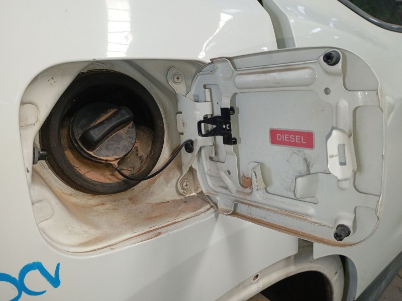 Recambio de tapa exterior combustible para nissan qashqai ii (j11, j11_) 1.6 dci referencia OEM IAM   