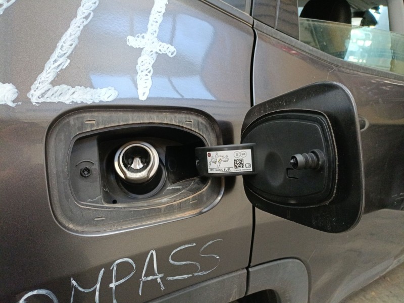 Recambio de tapa exterior combustible para jeep compass (mp, m6, mv, m7) 1.4 multiair referencia OEM IAM   