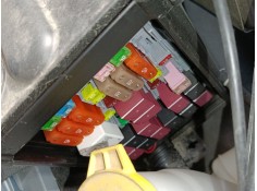 CAJA RELES / FUSIBLES 