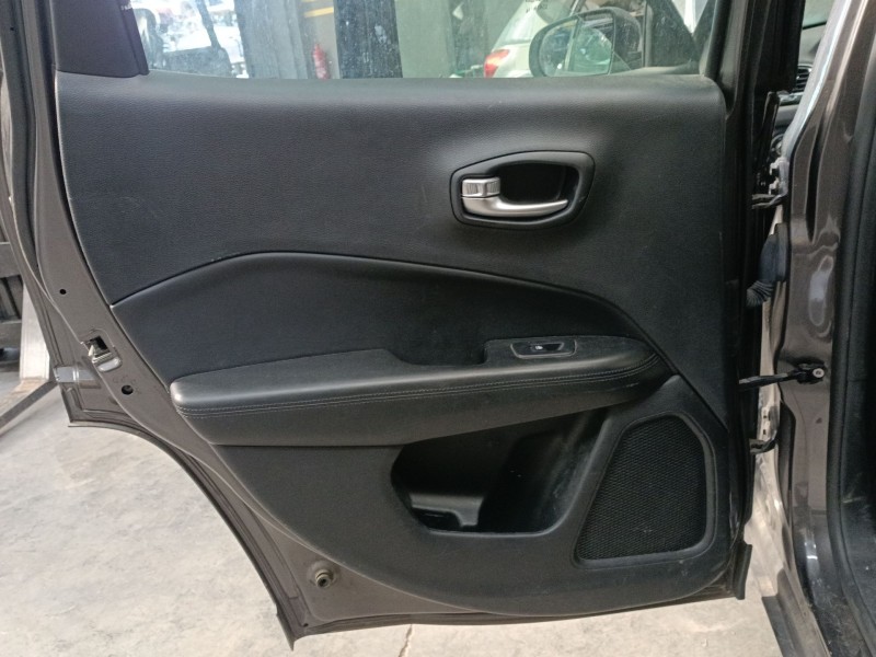 Recambio de guarnecido puerta trasera izquierda para jeep compass (mp, m6, mv, m7) 1.4 multiair referencia OEM IAM   