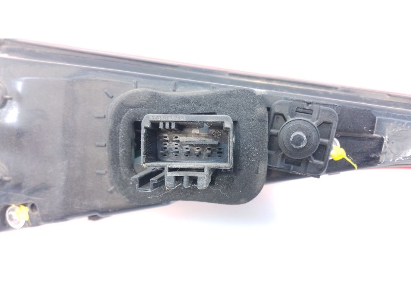 Recambio de piloto trasero central para seat leon sportstourer kl8 fr hybrid referencia OEM IAM   