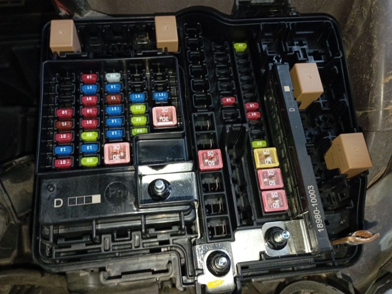 Recambio de caja reles / fusibles para hyundai tucson (nx4e, nx4a) 1.6 t-gdi referencia OEM IAM   