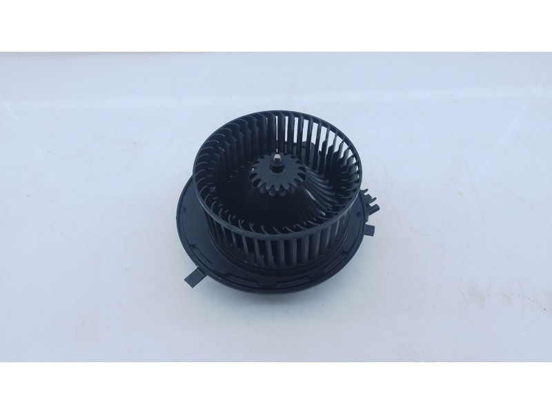 Recambio de ventilador calefaccion para skoda octavia iv nx3 vrs 2.0 tsi referencia OEM IAM 5WB819015  