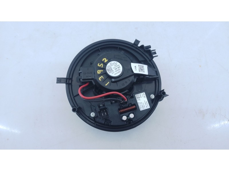 Recambio de ventilador calefaccion para skoda octavia iv nx3 vrs 2.0 tsi referencia OEM IAM 5WB819015  