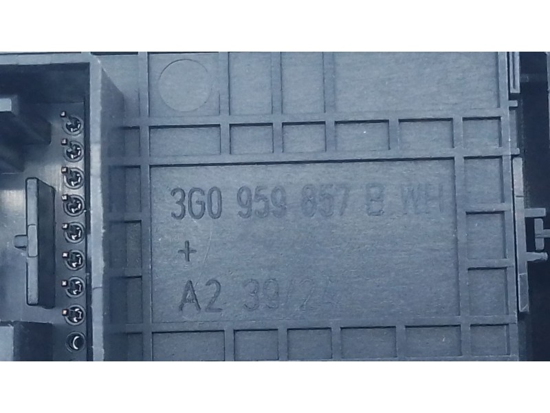 Recambio de mando elevalunas delantero izquierdo para skoda octavia iv nx3 vrs 2.0 tsi referencia OEM IAM   