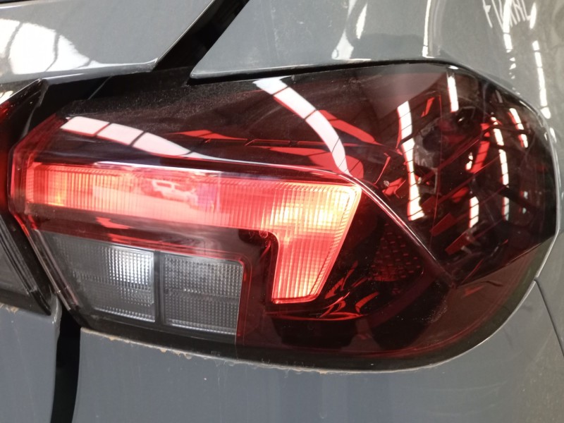 Recambio de piloto trasero derecho para opel corsa f (p2jo) 1.2 (68) referencia OEM IAM   