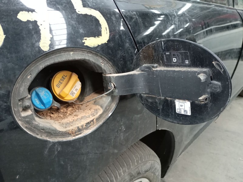 Recambio de tapa exterior combustible para jaguar f-pace (x761) 3.0 sdv6 awd referencia OEM IAM   