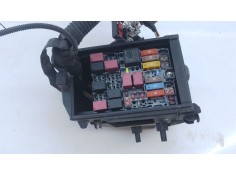 CAJA RELES / FUSIBLES 9068061821 E2-B2-9-1