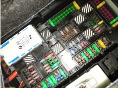 CAJA RELES / FUSIBLES 