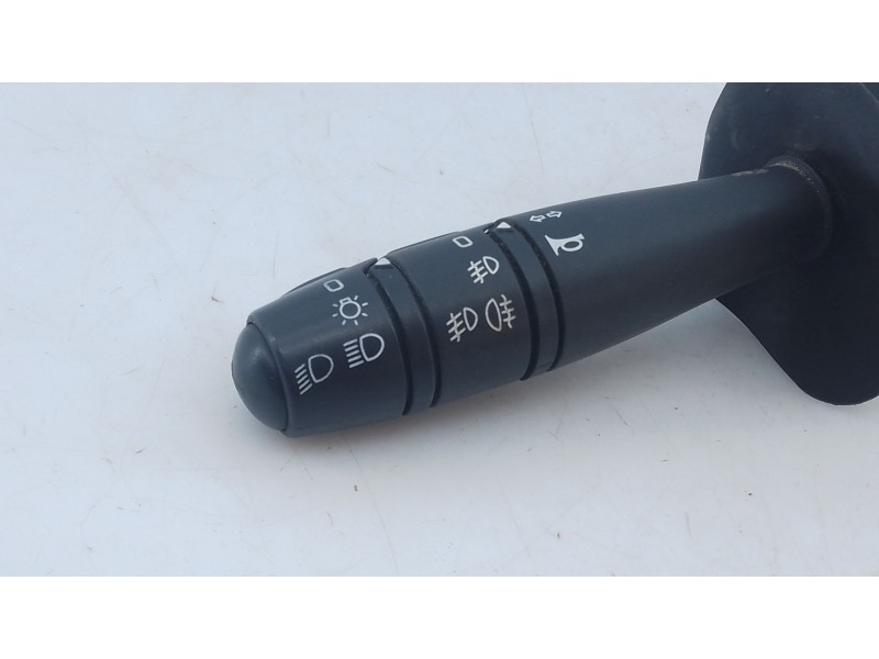 Recambio de mando intermitentes para dacia duster laureate 4x2 referencia OEM IAM   