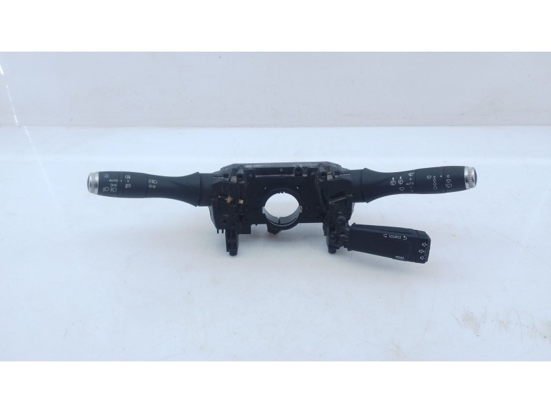 Recambio de mando intermitentes para renault zoe bose referencia OEM IAM   