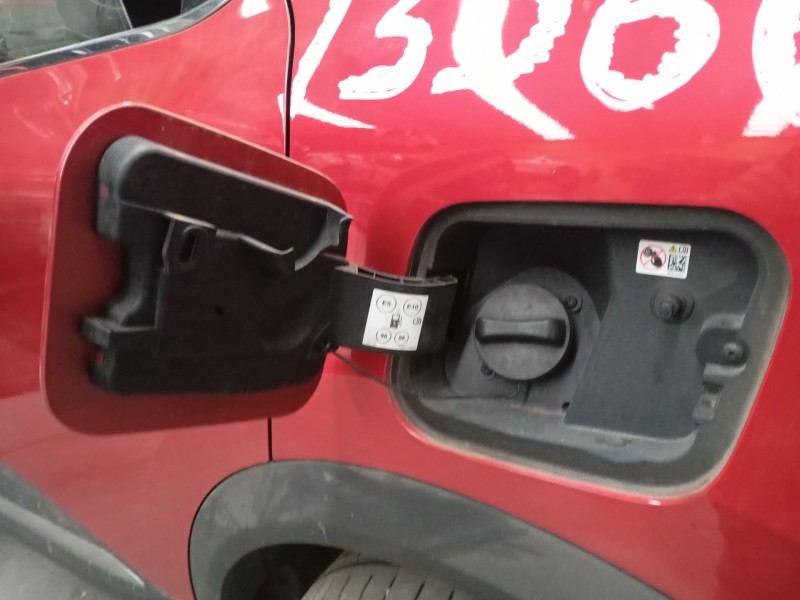 Recambio de tapa exterior combustible para renault captur ii (hf_) e-tech 160 referencia OEM IAM   